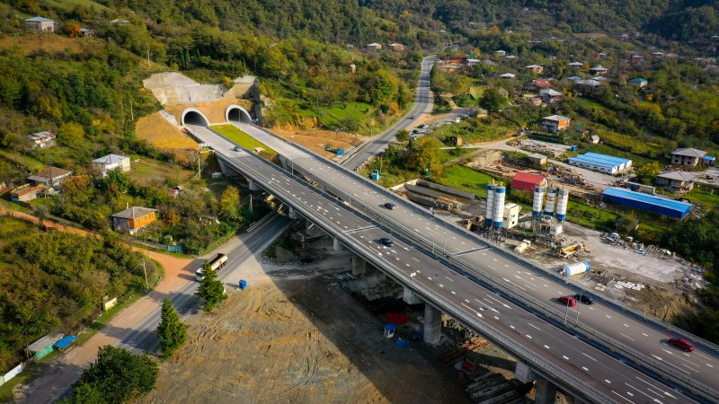 2024 წელს საერთაშორისო მაგისტრალური გზების განვითარების 6 მნიშვნელოვანი პროექტი დავასრულეთ - ირაკლი ქარსელაძე