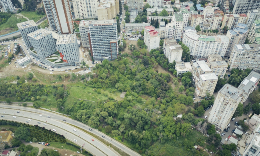 ყიფშიძის ქუჩაზე არსებული შარტავას სახელობის სკვერის რეაბილიტაცია დაიწყო