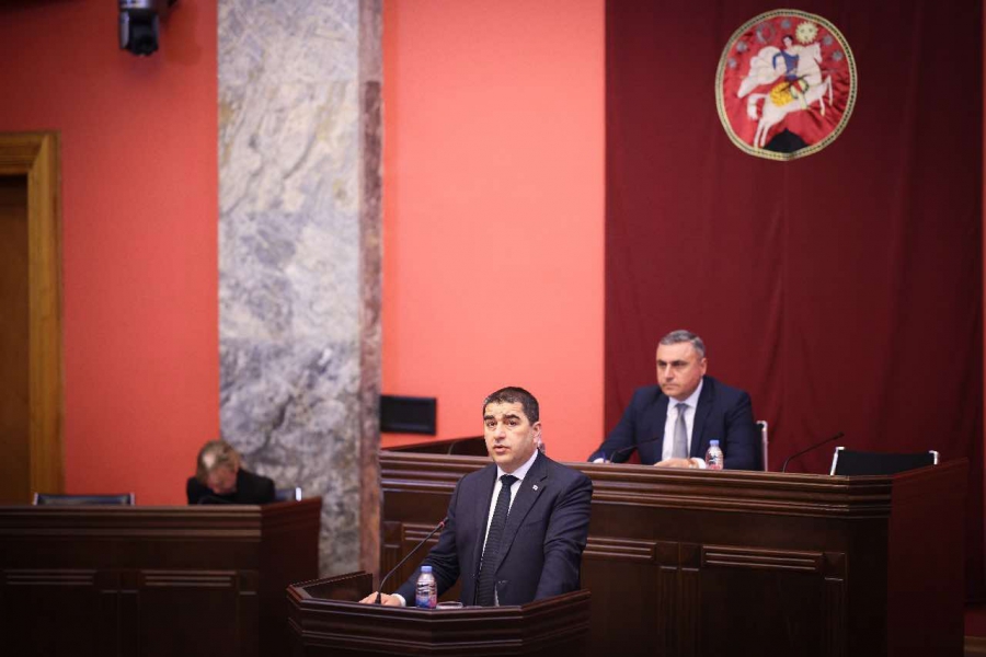 შალვა პაპუაშვილმა საპროცედურო საკითხთა და წესების კომიტეტს პარლამენტის ახალი რეგლამენტის პროექტი მესამე მოსმენით წარუდგინა