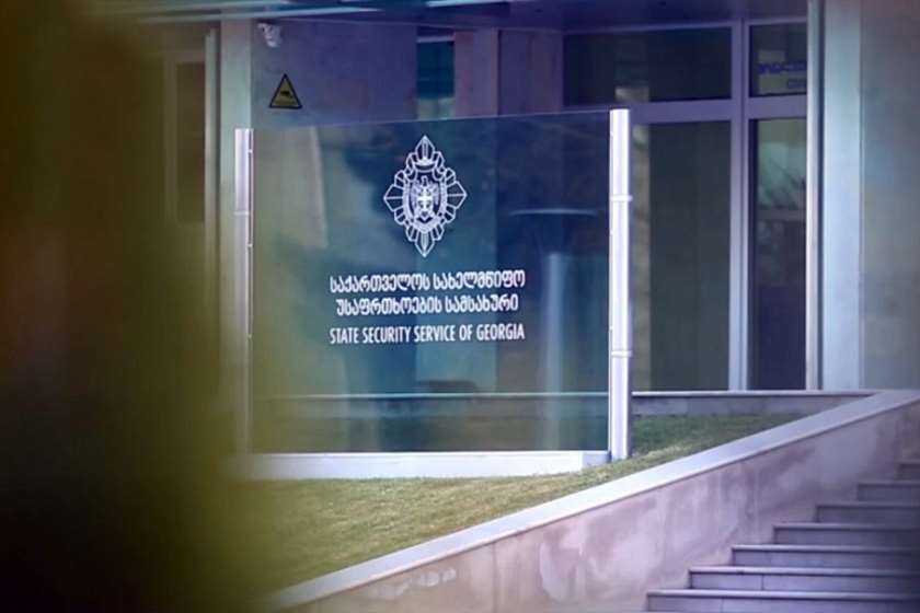 მოვუწოდებთ დიპლომატიურ წარმომდგენლობებს, პატივი სცენ უსაფრთხოებაზე პასუხისმგებელი სამსახურების საქმიანობას, გამოიჩინონ მეტი პასუხისმგებლობა და თავი შეიკავონ შესაბამის უწყებებთან შეუთანხმებელი განცხადებების გავრცელებისგან - სუსი