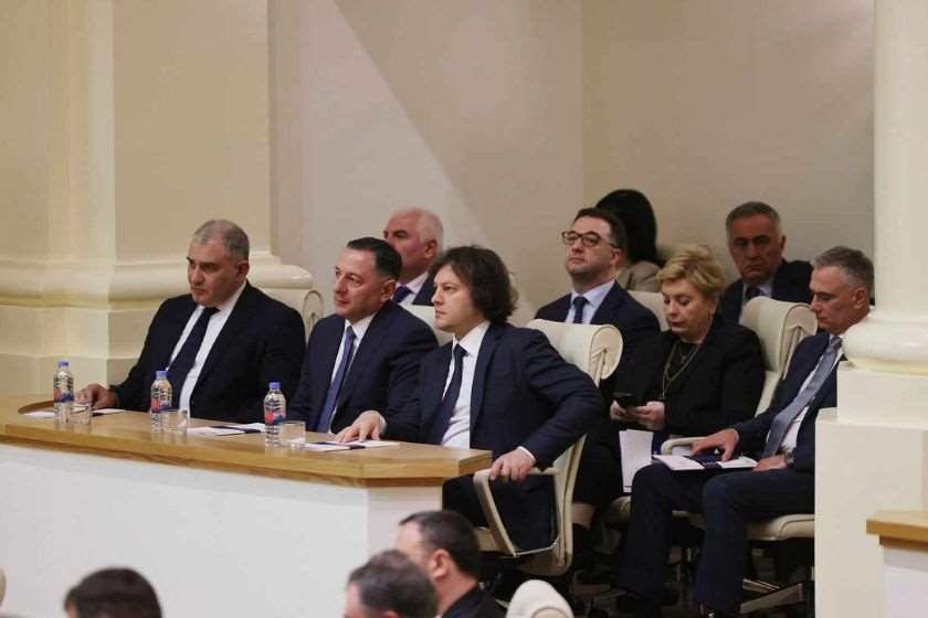 პრემიერ-მინისტრი პარლამენტის თავმჯდომარის წლიური ანგარიშის წარდგენას დაესწრო