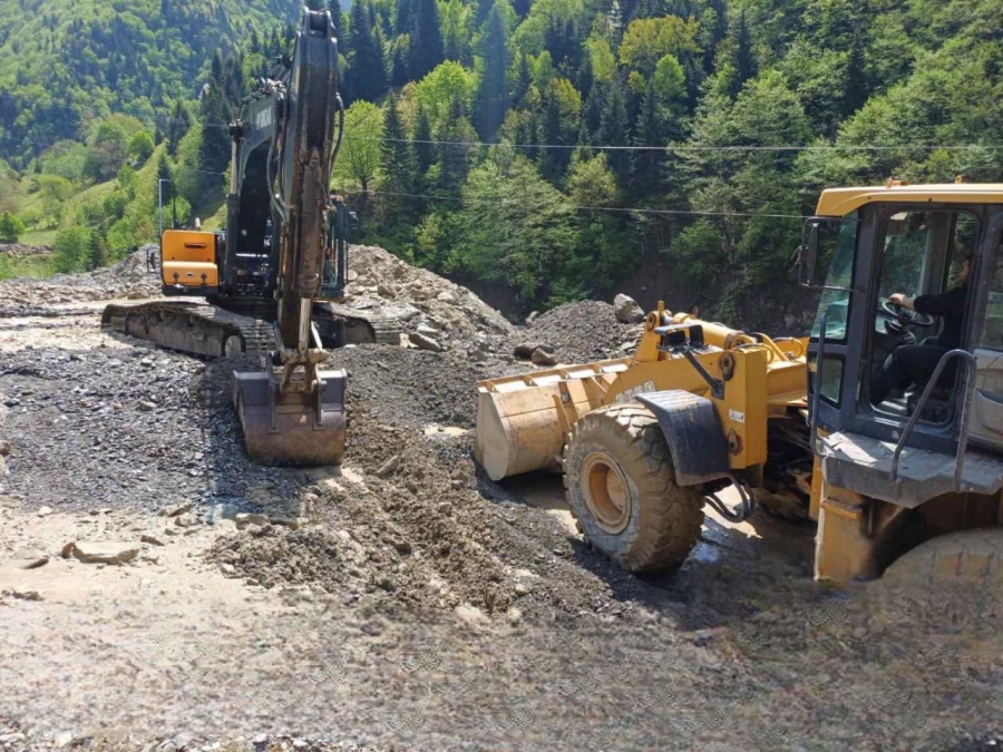 სოფელ ბაბილთან ჩამოსული მეწყერი ინტენსიურად იწმინდება და მოძრაობა უახლოეს პერიოდში აღდგება