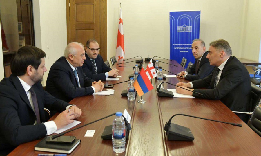 შოთა ბერეკაშვილი სომხეთის ელჩს შეხვდა