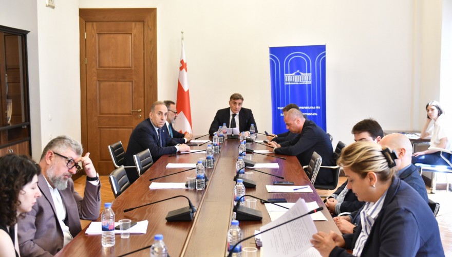 დარგობრივი ეკონომიკისა და ეკონომიკური პოლიტიკის კომიტეტმა „ნავთობისა და გაზის შესახებ" და „საქართველოს საზღვაო კოდექსში" ცვლილებები მეორე მოსმენით განიხილა