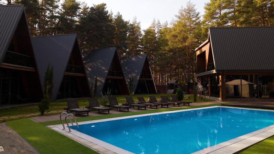 რა გეგმები აქვს Park Hotel Surami Chalet-ის მენეჯმენტს სასტუმროს ცნობადობის გასაზრდელად და უფრო მეტი სტუმრის მისაღებად