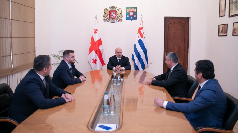 აჭარის მთავრობის თავმჯდომარემ, სულხან თამაზაშვილმა აჭარის ფინანსთა და ეკონომიკის და სოფლის მეურნეობის მინისტრები წარადგინა