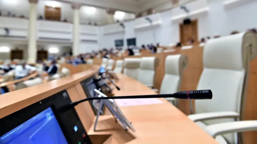 უმაღლეს სასწავლებლებში ქართული ენის სწავლების აღდგენასთან დაკავშირებულ ცვლილებებს დღეს საპარლამენტო კომიტეტში მესამე მოსმენით განიხილავენ