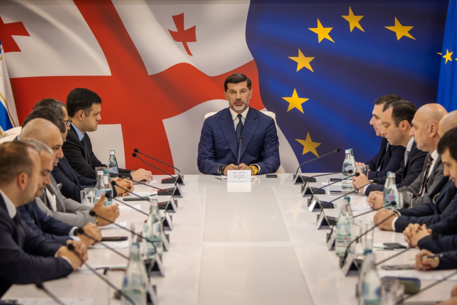 ჩვენ ცუდს არაფერს გთავაზობთ, ნუ გეშინიათ, ყველანაირად გვერდით გიდგავართ - კახა კალაძე მოქალაქეებს ავარიული კორპუსების ჩანაცვლების პროგრამით სარგებლობისკენ მოუწოდებს