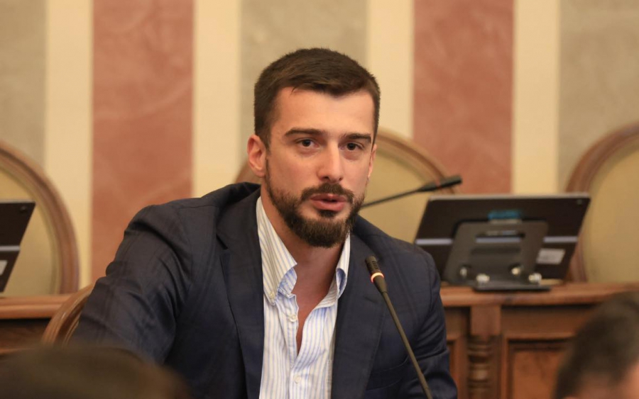 გუშინდელი კამპანია თვალჭრელიძის ქუჩასთან დაკავშირებით, რომელიც ჩვენ ვიხილეთ პარტიული ტელევიზიებით, მათი დაბალი პოლიტიკური კლასის მაჩვენებელია - კონსტანტინე ზარნაძე