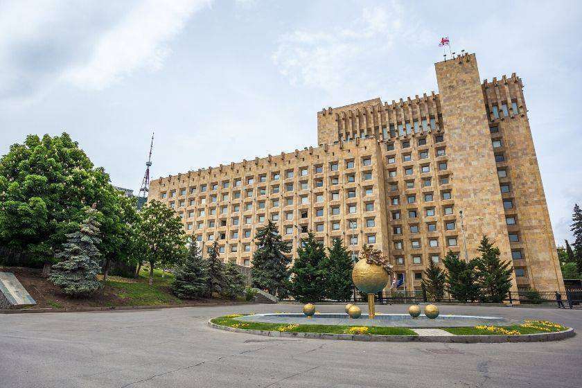 მთავრობის დადგენილებით, საჯარო დაწესებულებებში ანაზღაურებადი 3-თვიანი სტაჟირების კონკურსი ცხადდება