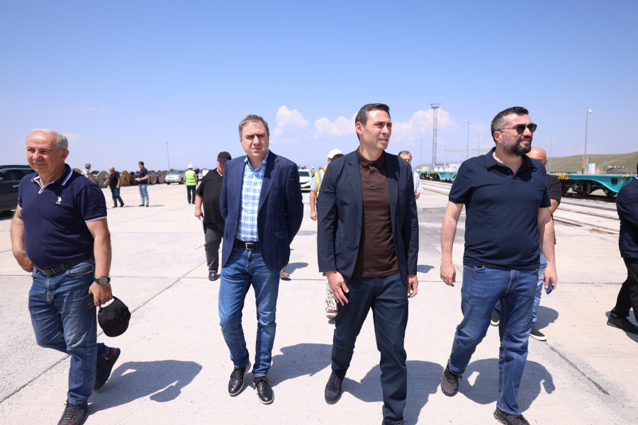 ლაშა აბაშიძე ჩინეთიდან ჩამოსულ მატარებელს ახალქალაქში დახვდა