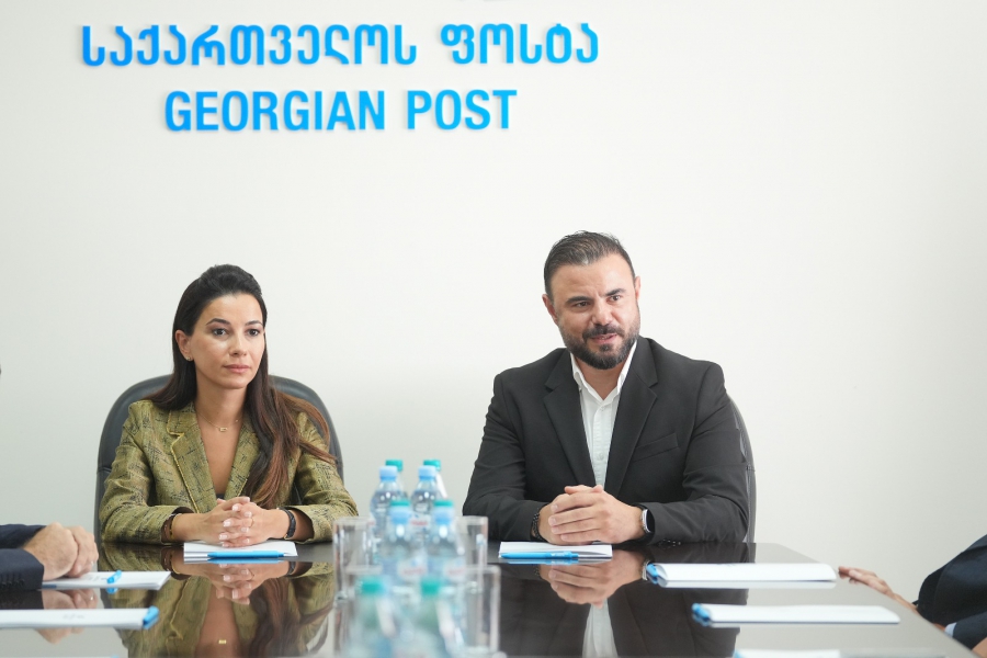 მარიამ ქვრივიშვილმა საქართველოს ფოსტის ხელმძღვანელი გიორგი ერაძე თანამშრომლებს წარუდგინა