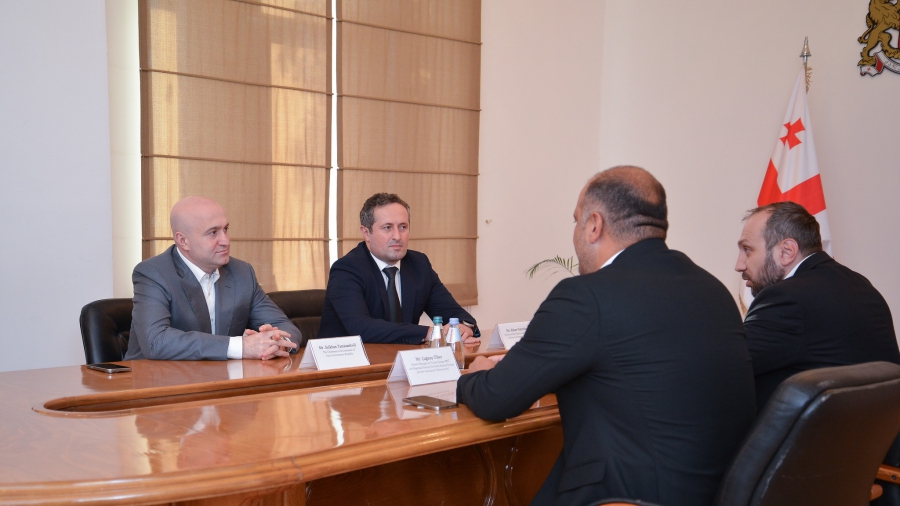 აჭარის მთავრობის თავმჯდომარე, სულხან თამაზაშვილი Eksim Holding-ის შპს „აჭარ ენერჯი-2007“-ის გენერალურ მენეჯერს, ჩაღათაი ულქერს შეხვდა
