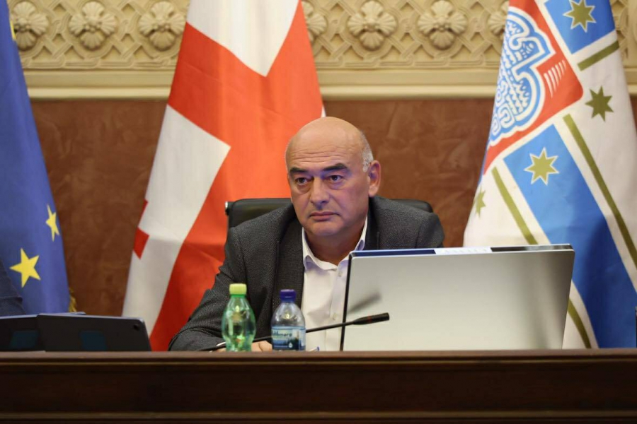 დიდი პატივი იყო, სამი საარჩევნო ვადის განმავლობაში ვყოფილიყავი ჩვენი დედაქალაქის, თბილისის საკრებულოს წევრი და საკრებულოს თავმჯდომარის მოადგილე - გიორგი ახვლედიანი