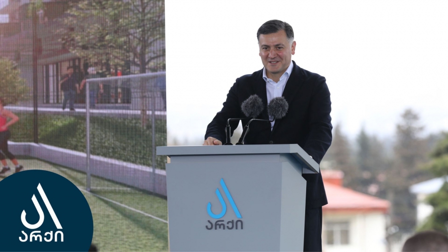 ძალიან საინტერესო ფორუმი იყო, რომელიც წლებია იმართება, ყველაზე სასიხარულო და კარგი რაც არის, ფორუმიდან ფორუმამდე მასშტაბი, მონაწილეთა რაოდენობა იზრდება - ილია წულაია აბრეშუმის გზის ფორუმზე
