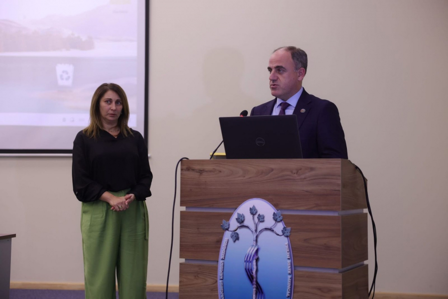 პროექტის "მე ვარ აფხაზეთი" განსაკუთრებული მხარდაჭერისთვის, სემეკის თავმჯდომარეს, დავით ნარმანიას ორგანიზაცია “მშვიდობის ელჩები- ქვეყნის მომავლისთვის” საპატიო ელჩის ჯილდო გადაეცა