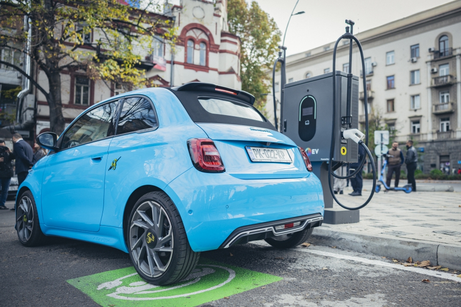 თბილისში მერიის ხელშეწყობით, ჯამში 198 ელექტრომობილის სწრაფი დასამუხტი სადგურის დამონტაჟება იგეგმება