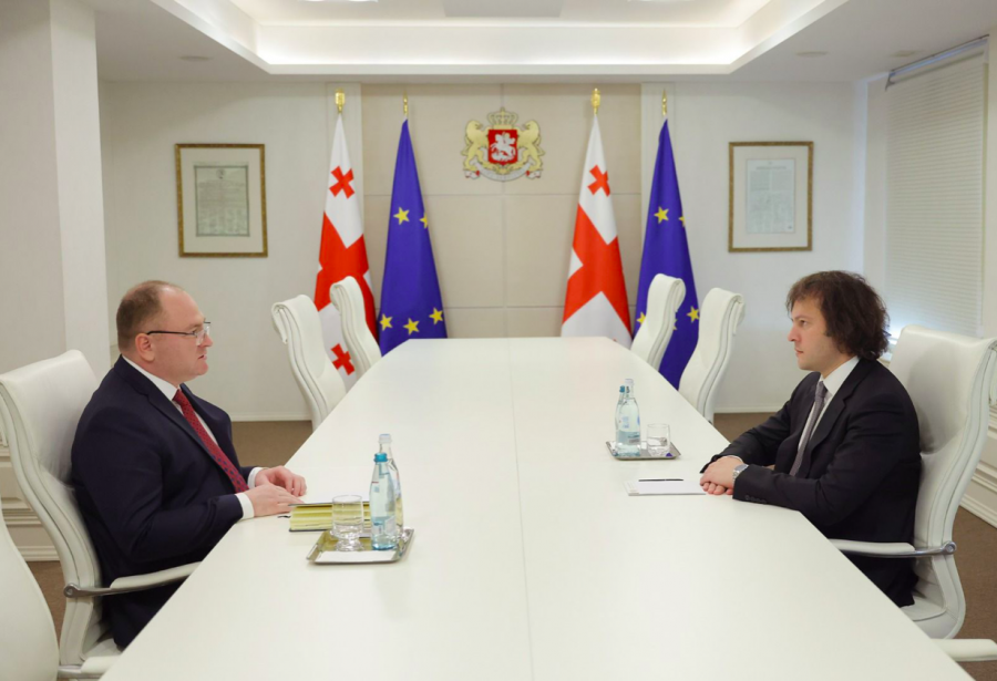 პრემიერ-მინისტრი ნატოსთან საქართველოს ახლად დანიშნულ წარმომადგენელ ირაკლი ბერაიასა და კატარის სახელმწიფოში საქართველოს ახლად დანიშნულ ელჩს ვარლამ ავალიანს შეხვდა