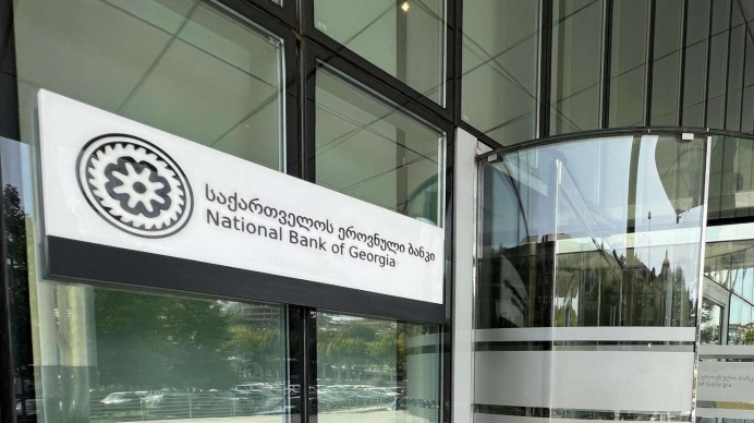 2025 წლის პირველ სამ კვარტალში მიმდინარე ანგარიშის დეფიციტი პროცენტულად მშპ-თან ისტორიულად დაბალ მაჩვენებელზეა და მშპ-ს 2.1 პროცენტს შეადგენს