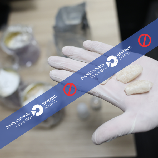 მებაჟე ოფიცრებმა და შსს-ს თანამშრომლებმა თბილისის აეროპორტში განსაკუთრებით დიდი ოდენობით ნარკოტიკული საშუალებების შემოტანის მცდელობა აღკვეთეს