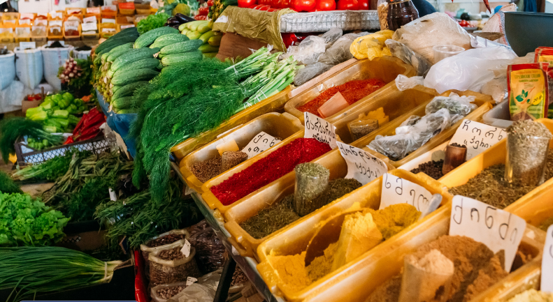 ოქტომბერში ბაზრებისა და ბაზრობების ტერიტორიაზე მოვაჭრე ეკონომიკური სუბიექტების ბრუნვის 61.6% თბილისზე მოდიოდა - საქსტატი