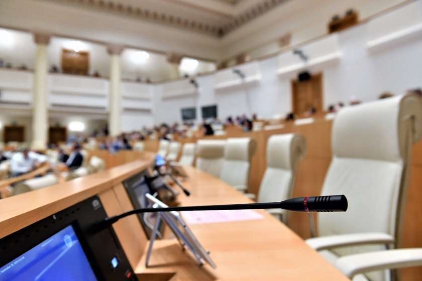 პარლამენტში დღეს რამდენიმე კანონპროექტს განიხილავენ