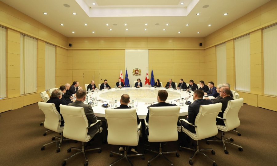 პრემიერი სასურსათო პროდუქციის ფასებთან დაკავშირებით მოქმედი სამთავრობო საკოორდინაციო კომისიის სხდომაზე ქსელური მარკეტების წარმომადგენლებს შეხვდა