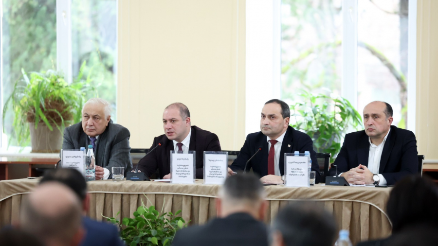 გივი მიქანაძის ხელმძღვანელობით აკაკი წერეთლის სახელმწიფო უნივერსიტეტში რექტორთა საბჭოს სხდომა გაიმართა