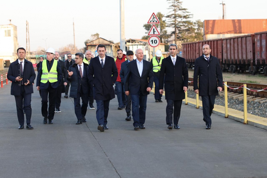 ფოთის ახალი საზღვაო ნავსადგური და ბათუმის საზღვაო პორტის განახლებული ინფრასტრუქტურა საქართველოს რკინიგზის გენერალურმა დირექტორმა ლაშა აბაშიძემ საქართველოში ვიზიტად მყოფ აზერბაიჯანის რკინიგზის თავმჯდომარე როვშან რუსტამოვთან ერთად დაათვალიერა