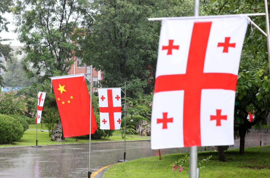 ბოლო ორი წლის განმავლობაში, ჩინურ და ქართულ საწარმოებს შორის თანამშრომლობა თანდათან გაფართოვდა ტრადიციული ინფრასტრუქტურიდან კომპლექტურ მოწყობილობებსა და მაღალტექნოლოგიურ დარგებამდე - ჩინეთის ელჩი