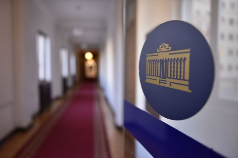 დღეს პარლამენტში სასურსათო პროდუქციის, მედიკამენტებისა და საწვავის ფასწარმოქმნის სტრუქტურის შემსწავლელი დროებითი საგამოძიებო კომისიის რიგით მესამე სამუშაო სხდომა 14:00 საათზე გაიმართება