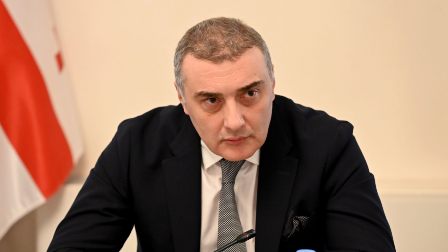 გადავდივართ მეორე საფეხურზე, რომელიც გახლავთ იმპორტიორი დისტრიბუტორები. პირველ რიგში ვხვდებით საშუალო იმპორტიორ-დისტრიბუტორებს - შოთა ბერეკაშვილი