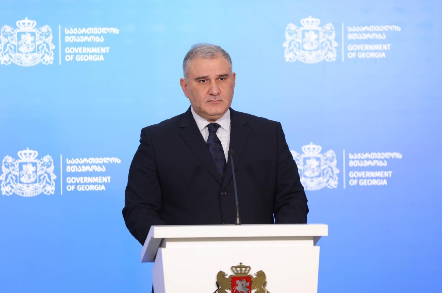 არსად მინახავს, რამდენიმე კონკურენტი ფარმაცევტული ქსელი გვერდი-გვერდ ხსნიდეს აფთიაქს, ჩვენთან ეს უცნაურობა არის, ერთი რომ გაიხსნება, მის გვერდით იხსნება რამდენიმე დასახელების აფთიაქი - მიხეილ სარჯველაძე