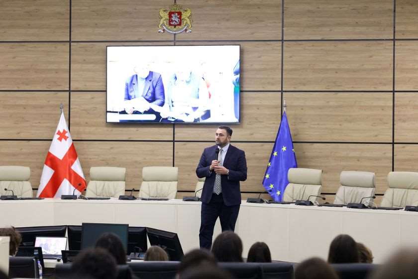 არჩევნების საერთაშორისო დღესთან დაკავშირებით საარჩევნო ადმინისტრაციამ ახალგაზრდებთან შეხვედრები გამართა