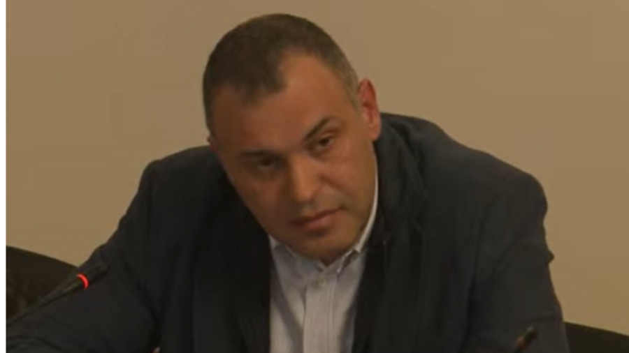 სადისტრიბუციო კომპანიებს სახელშეკრულებო პირობები გვავალდებულებს, რომ ჩვენ გაყიდულ პროდუქციაზე „ქეშბექი“ დავუბრუნოთ „რითეილს“, ეს „ქეშბექი“ კარგ შემთხვევაში იწყება 40%-დან და აღწევს 50%-ს გარკვეულ სეგმენტზე - კომპანია „დაფნას“ წარმომადგენელი