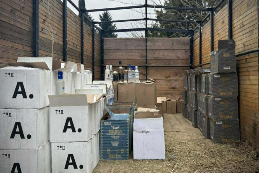 საგამოძიებო სამსახურმა განსაკუთრებით დიდი ოდენობით უაქციზო ალკოჰოლის უკანონო შენახვა-გადაზიდვის ფაქტზე ორი პირი დააკავა