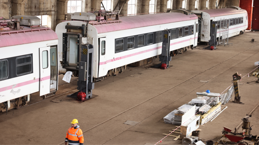 ზაფხულის სეზონისთვის ორი განახლებული სამგზავრო მატარებელი გვეყოლება, ხოლო წლის ბოლომდე კიდევ სამი შემადგენლობის მოდერნიზებაა დაგეგმილი - ლაშა აბაშიძე