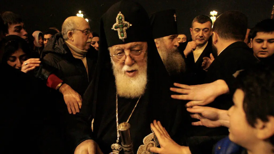 პატრიარქი ილია II, საქართველოს სტაბილურობის სულიერი სიმბოლო. მან მსოფლიოში ერთ-ერთი ძველი ეკლესიის მმართველის რანგში ეკლესიისგან შექმნა ყველაზე ძლიერი და პატივსაცემი ინსტიტუტი - The New York Times