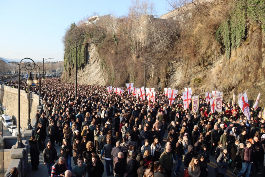 პატრიარქის დაკრძალვის პროცესია სამებიდან გაემართება მესხიშვილის ქუჩით ავლაბრის მეტრომდე, ბარათაშვილის დაღმართით ბარათაშვილის ხიდის მიმართულებით, შავთელის ქუჩის გავლით გამსახურდიას სანაპიროზე სიონის ტაძრამდე - საქართველოს მთავრობა