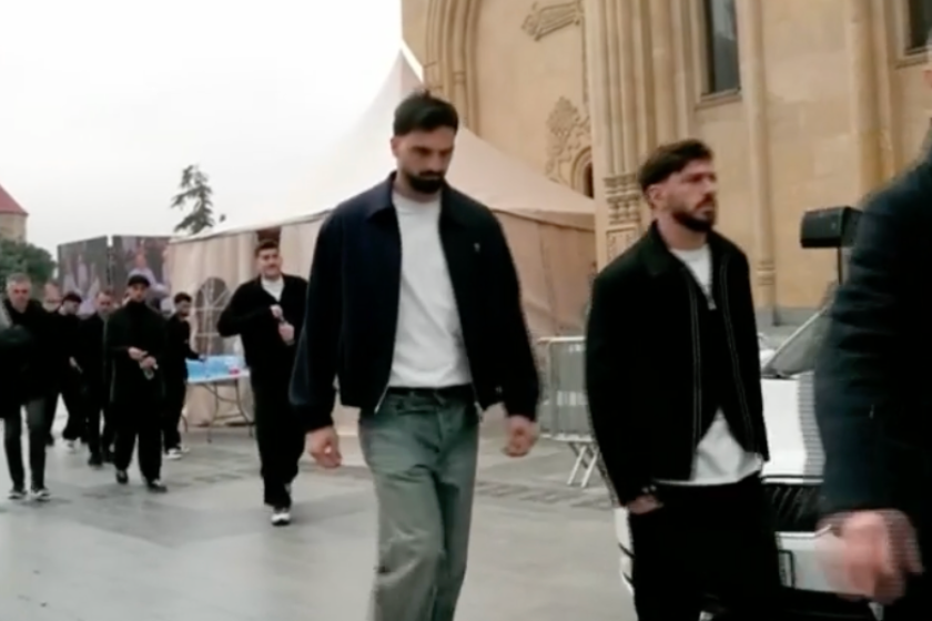 საქართველოს ეროვნული ნაკრების ფეხბურთელები და მწვრთნელი სამების საკათედრო ტაძარში მივიდნენ