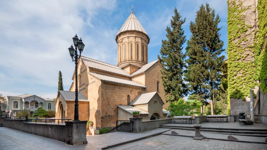 სიონის ტაძარში პატრიარქის საფლავზე პატივის მისაგებად მისვლა მოქალაქეებს ყოველდღე, 08:30 საათიდან 20:00-21:00-მდე შეეძლებათ