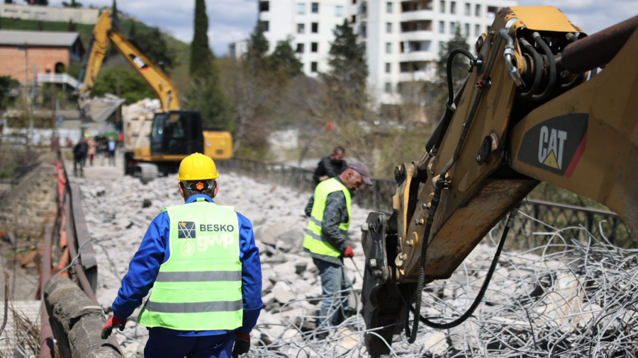 მდინარე დიღმურაზე არსებული საავტომობილო ხიდის დემონტაჟი დაიწყო