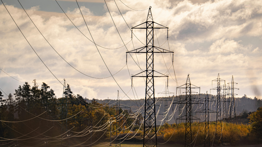 ელექტროენერგიის ტარიფის გადახედვა გვაძლევს მილიარდ-ნახევარი ლარის ინვესტიციის განხორციელების საშუალებას უშუალოდ ხარისხის გაუმჯობესების, ქსელების მოწესრიგების მიმართულებით - ირაკლი კობახიძე