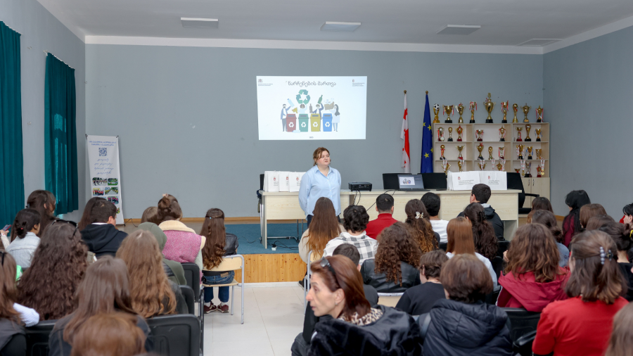 გარემოსდაცვითი ინფორმაციისა და განათლების ცენტრის ორგანიზებით, გურიის რეგიონის 25-მდე საჯარო სკოლაში, მოზარდებში გარემოსდაცვითი ცნობიერების ამაღლების მიზნით, საინფორმაციო-შემეცნებითი შეხვედრები გაიმართა