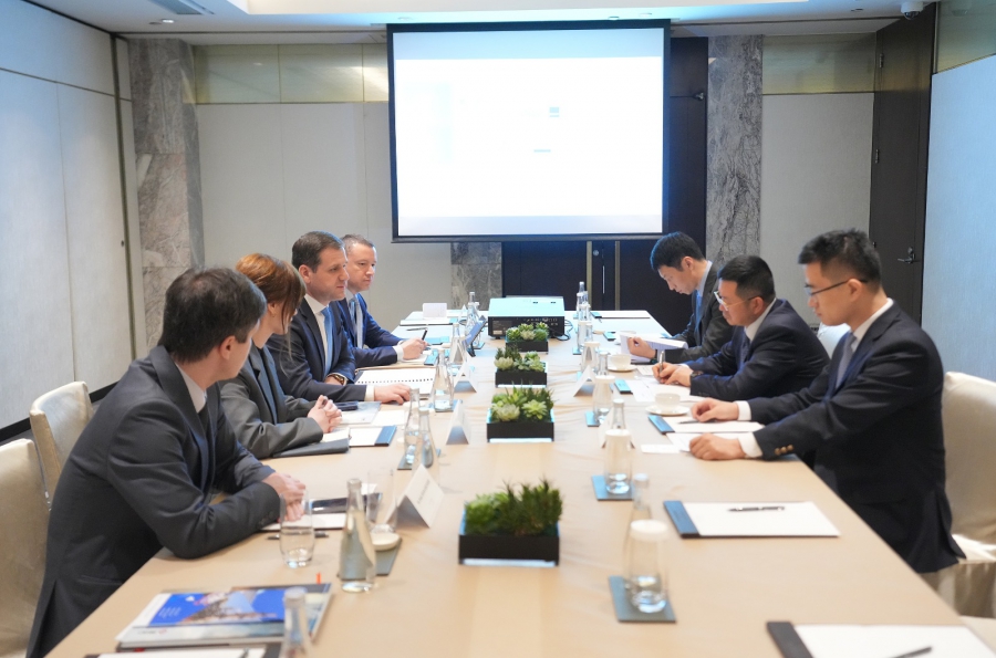 საქართველოს დელეგაციამ ჩინეთის ავიაკომპანია „China Southern Airlines"-თან პეკინი - თბილისი - პეკინისა და სხვა ქალაქების მიმართულებით პირდაპირი რეისების დაწყებაზე მოლაპარაკება გამართა