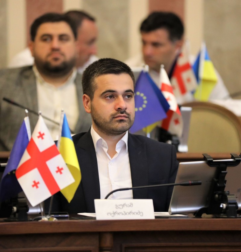 გურამ ოქროპირიძე ოპოზიციას:  ორ წელიწად-ნახევარი დემაგოგიაში გაატარეთ  და ვიმედოვნებ დარჩენილ დროს მეტად პროდუქტიულად გამოიყენებთ