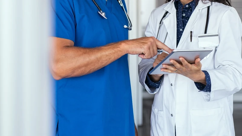 საქართველოს ჯანდაცვის სისტემაში ექიმების სიჭარბე და ექთნების დეფიციტია