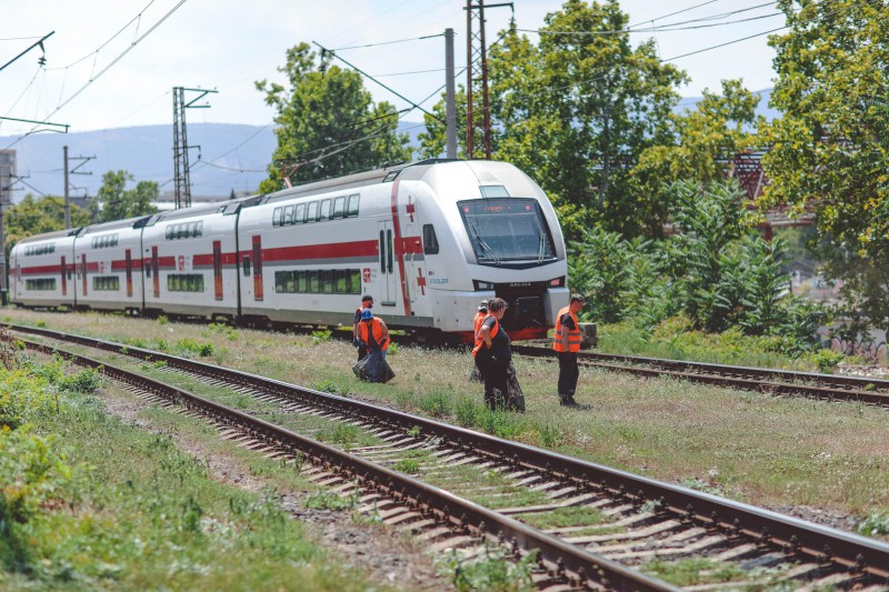 დიდუბე-ავჭალის გადასარბენზე ქვის მასის ჩამოშლის გამო მატარებლების მოძრაობა შეფერხდა - საქართველოს რკინიგზა