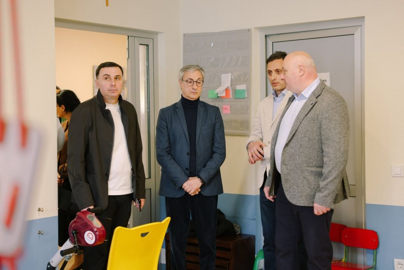 გიორგი ტყემალაძე და ზურაბ ჩიკვილაძე აუტიზმის საერთაშორისო დღესთან დაკავშირებით „კამილიელთა სამედიცინო ცენტრს“ ეწვივნენ