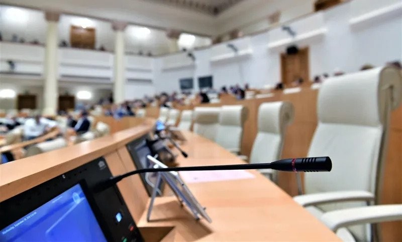 შესაძლოა, პარლამენტის წევრების ხელფასი 10 000 ლარამდე გაიზარდოს - საკანონმდებლო ინიციატივა